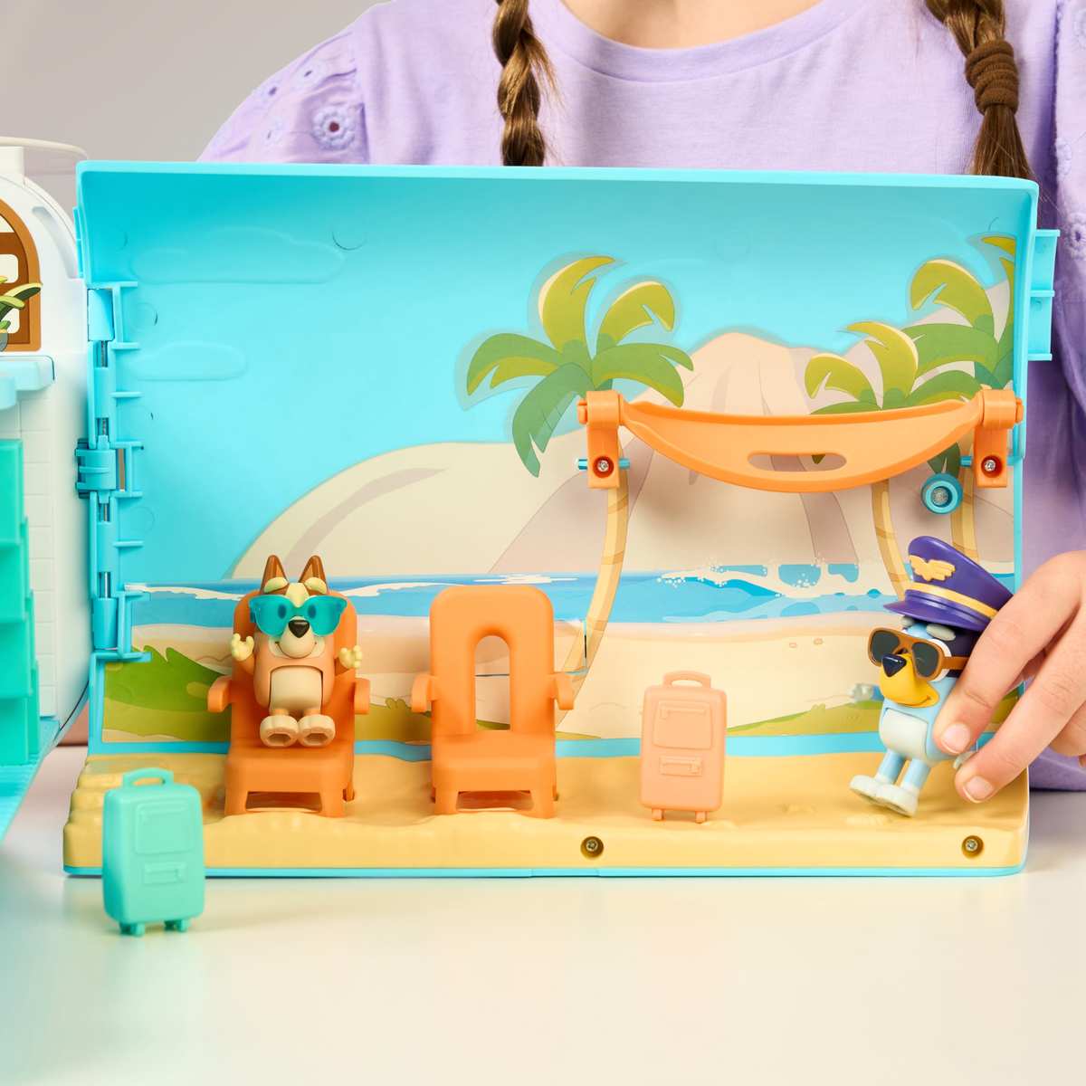 BlueY 3-in-1 Flugzeug-Spielset zum Ausklappen Hotelresort 25 Geräusche 15 Spielzeugteile 3+