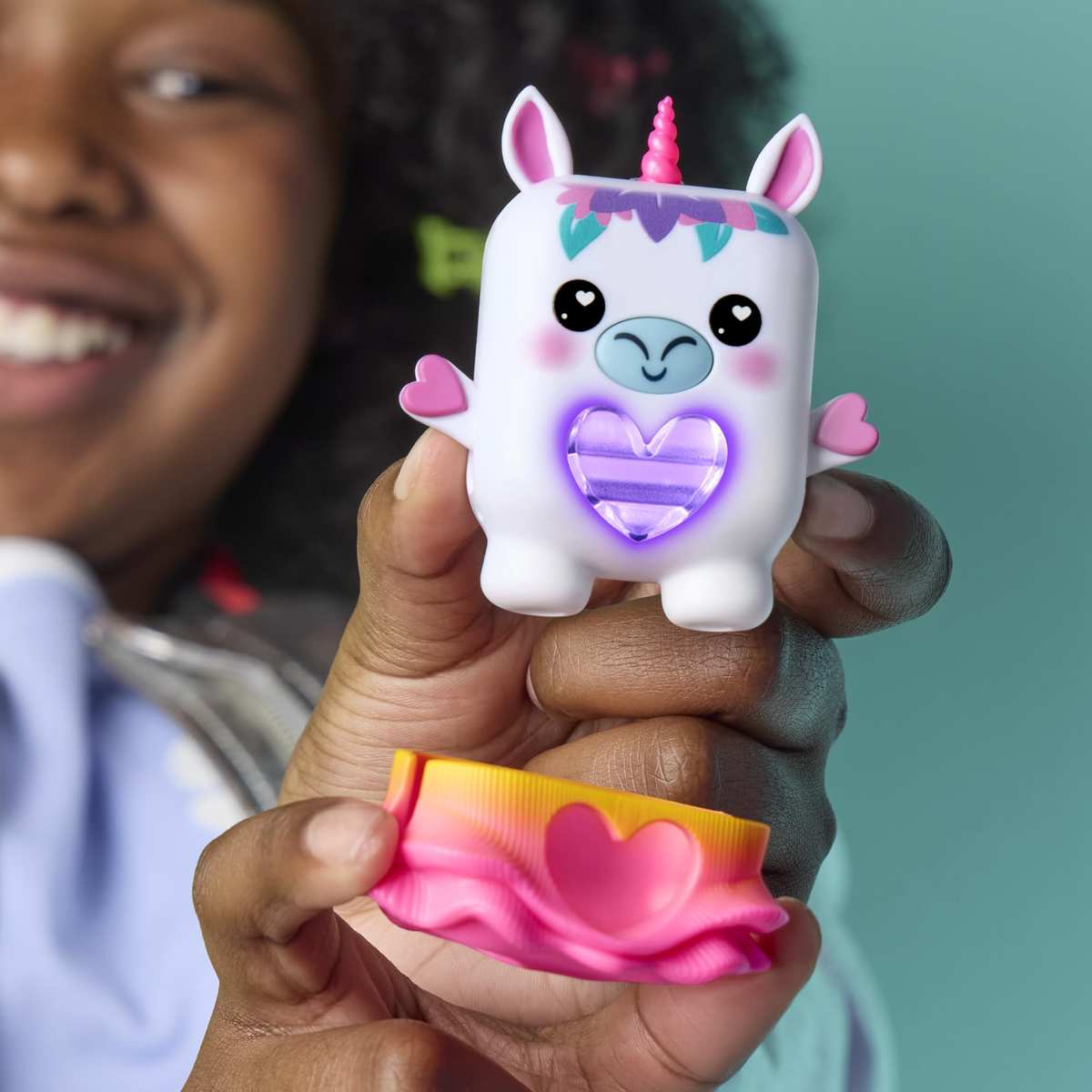 Hasbro Nano-MALS Meadowmist das Einhorn elektronisches Fidget-Tierchen