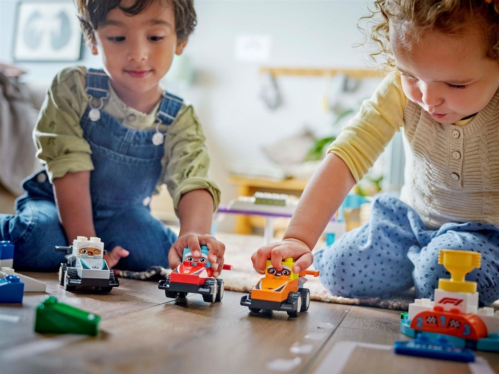 LEGO® DUPLO® 10445 F1® Team Rennautos mit Rennfahrern