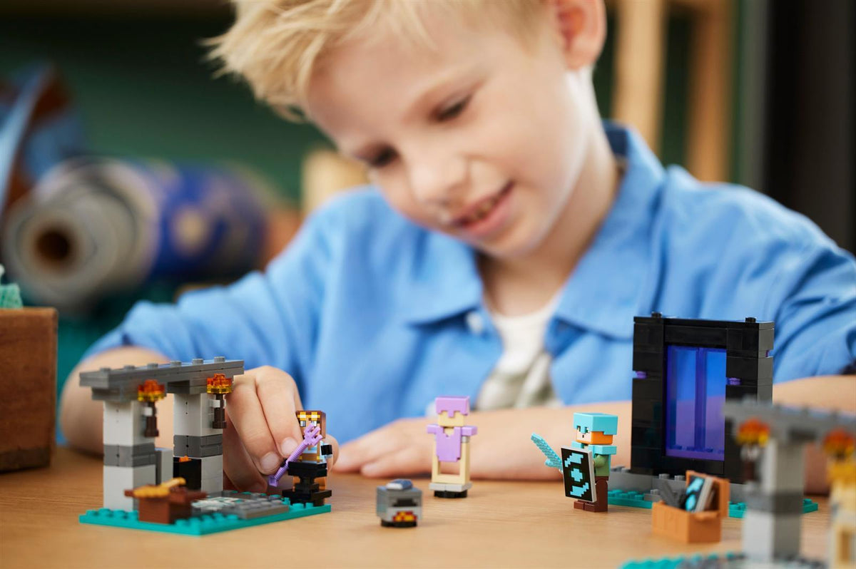 LEGO® Minecraft? 21252 Die Waffenkammer