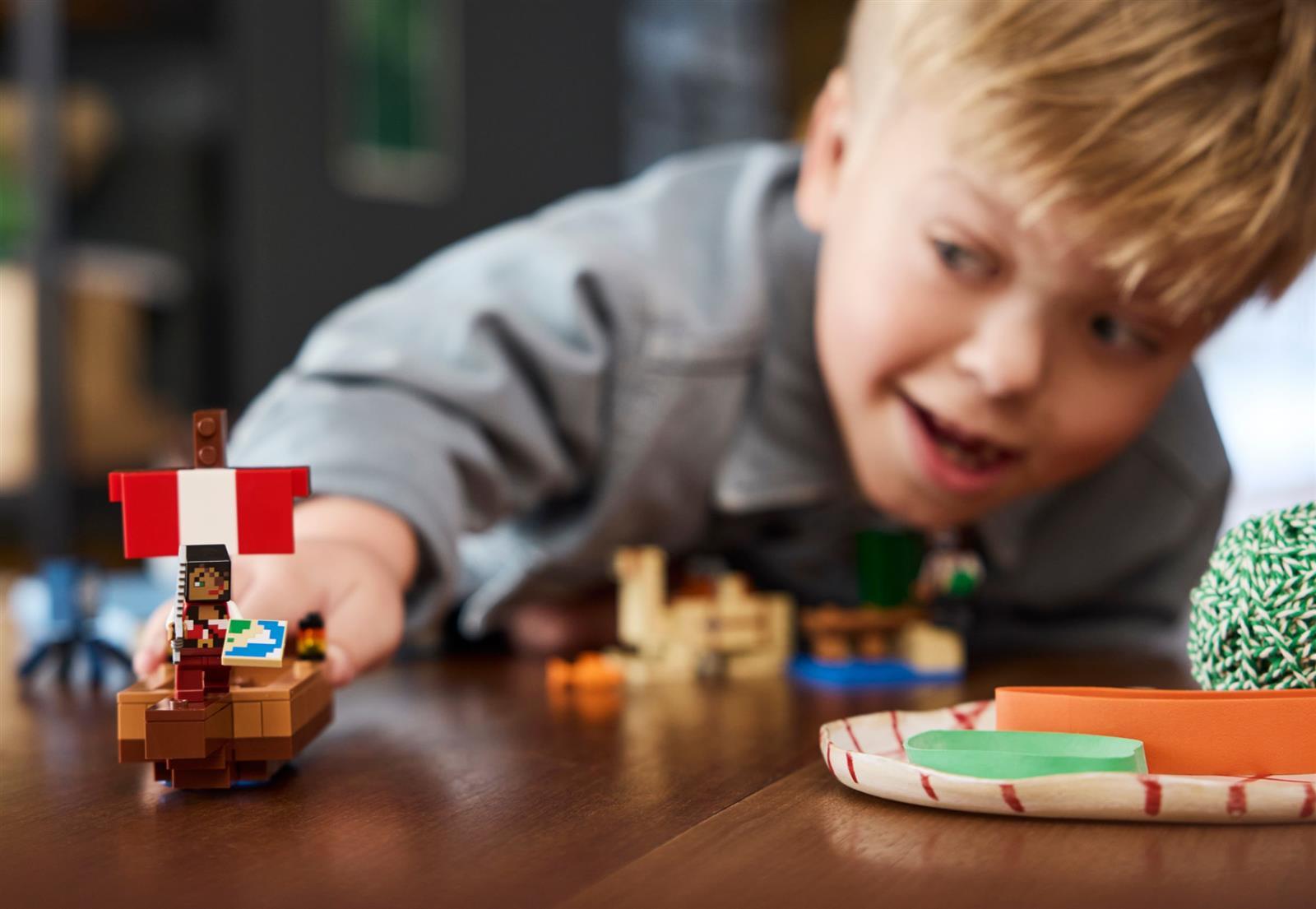 LEGO® Minecraft™ 21259 Die Piratenschiffreise
