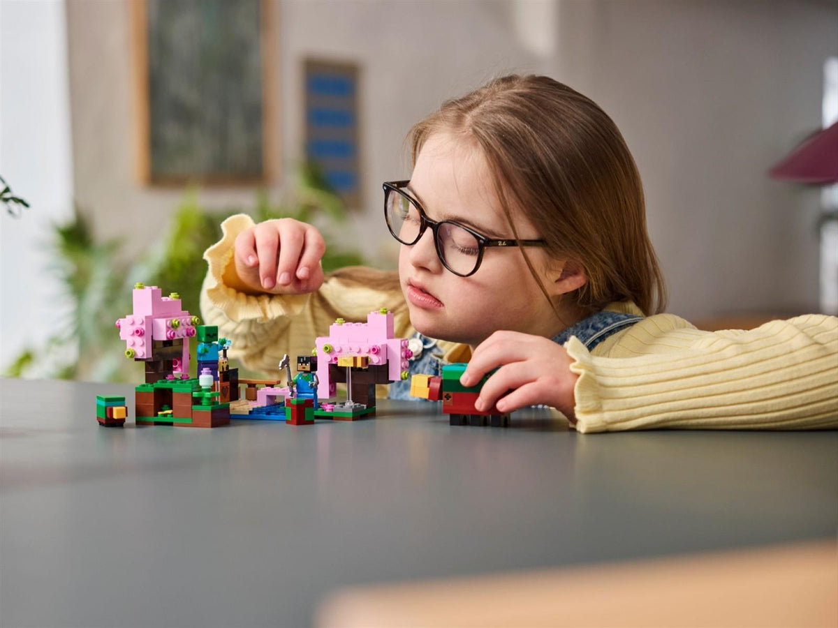 LEGO® Minecraft? 21260 Der Kirschblütengarten