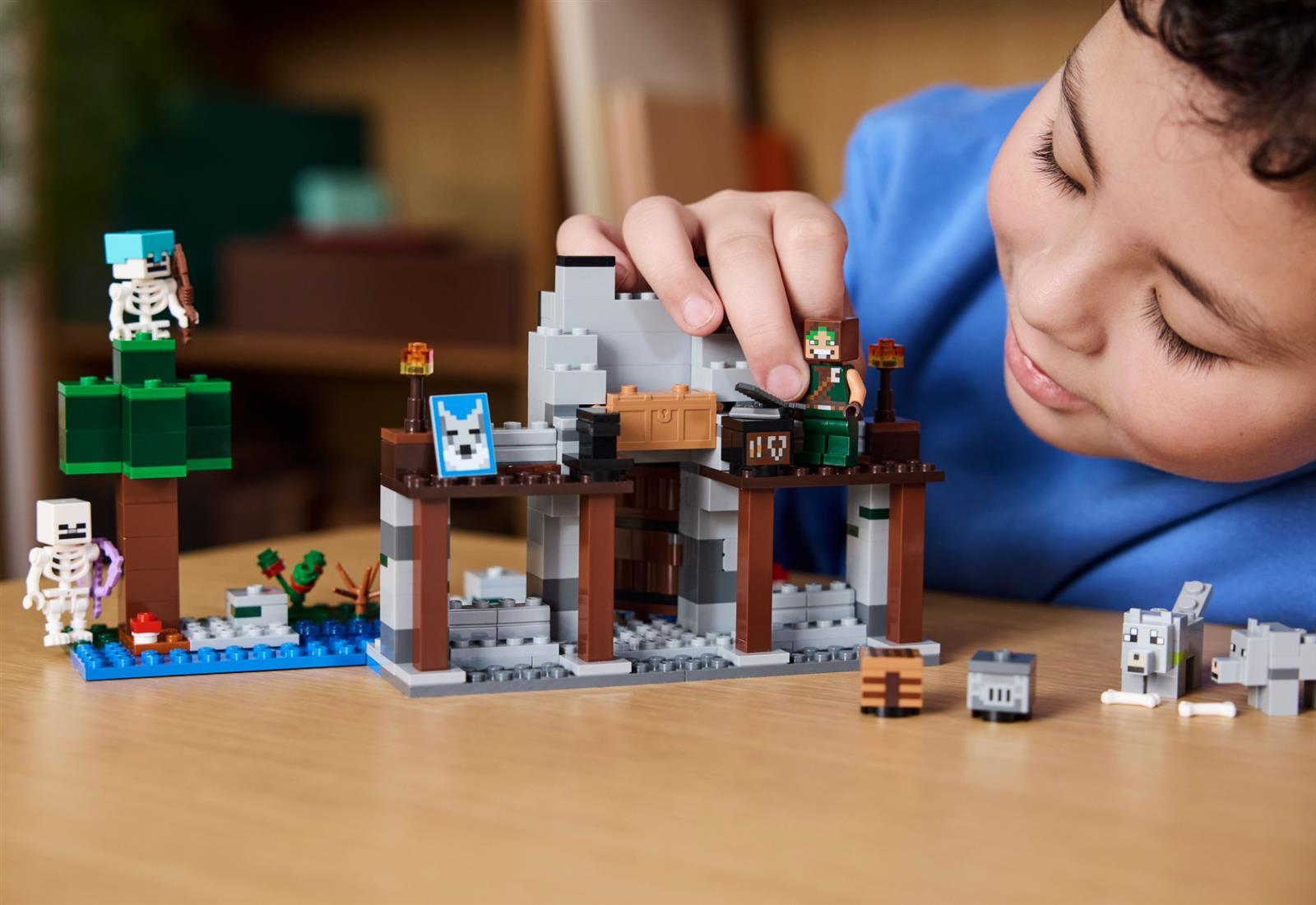 LEGO® Minecraft™ 21261 Die Wolfsfestung