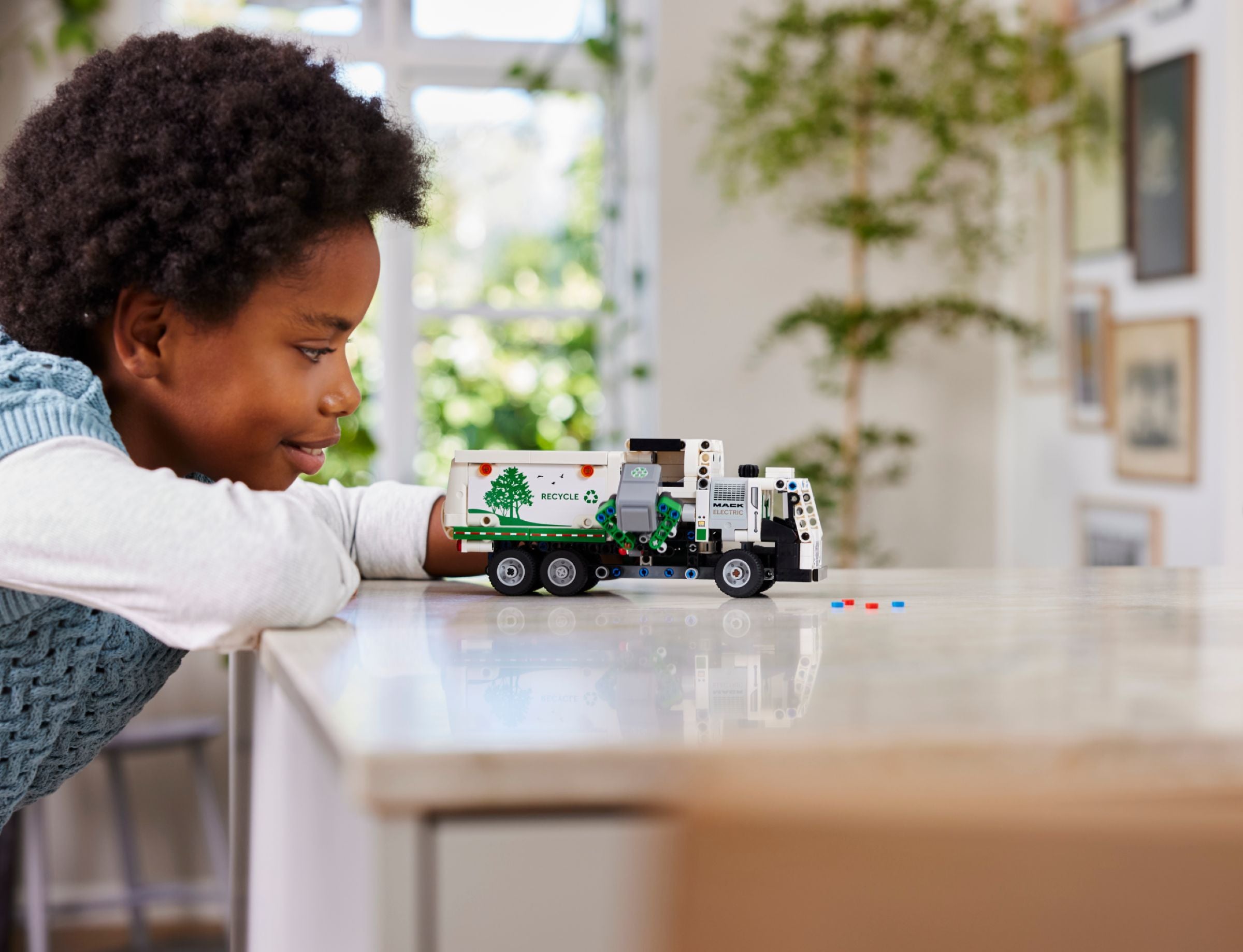 LEGO® Technic™ 42167 Mack® LR Electric Müllwagen