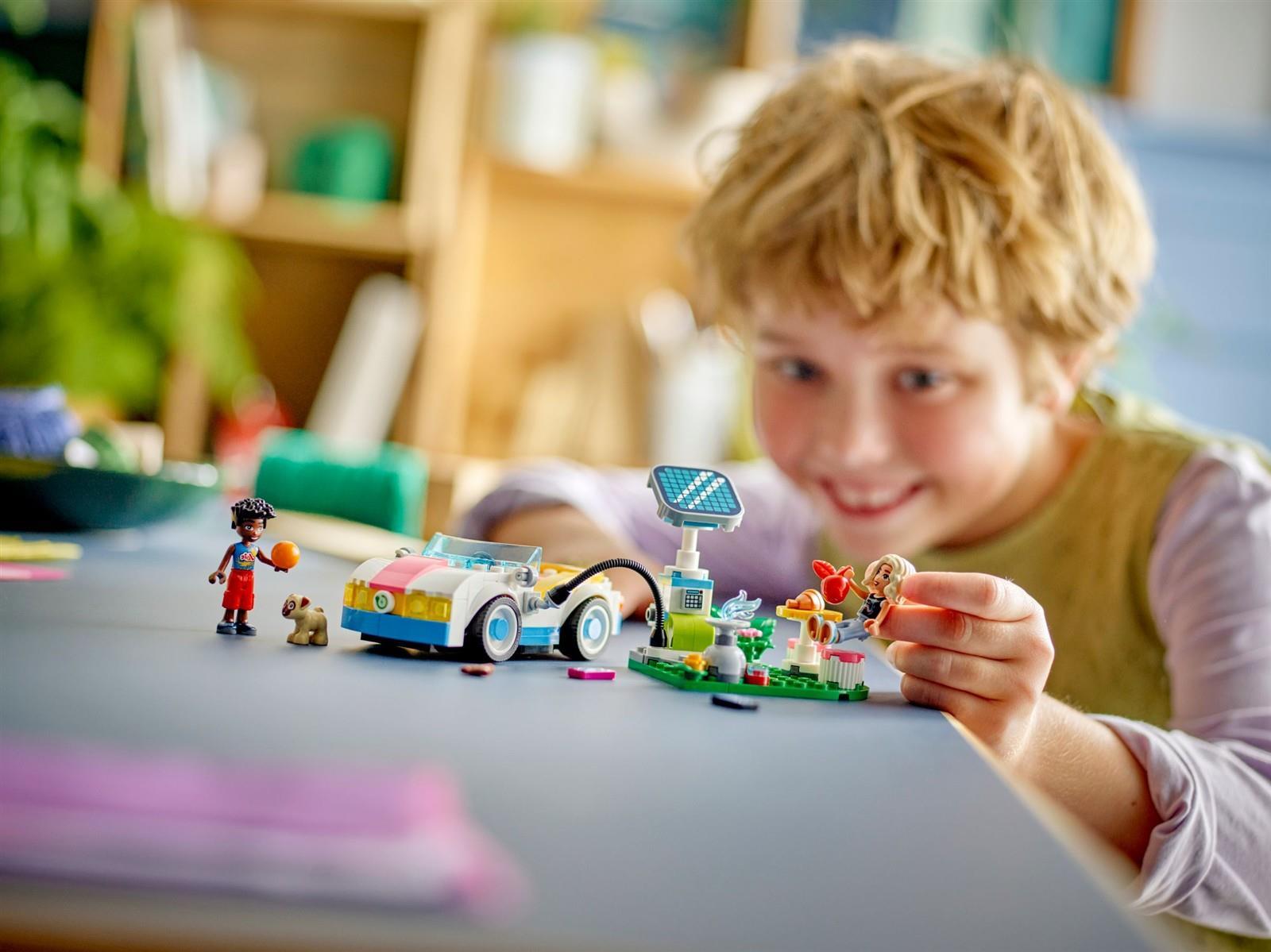 LEGO® Friends 42609 E-Auto mit Ladestation