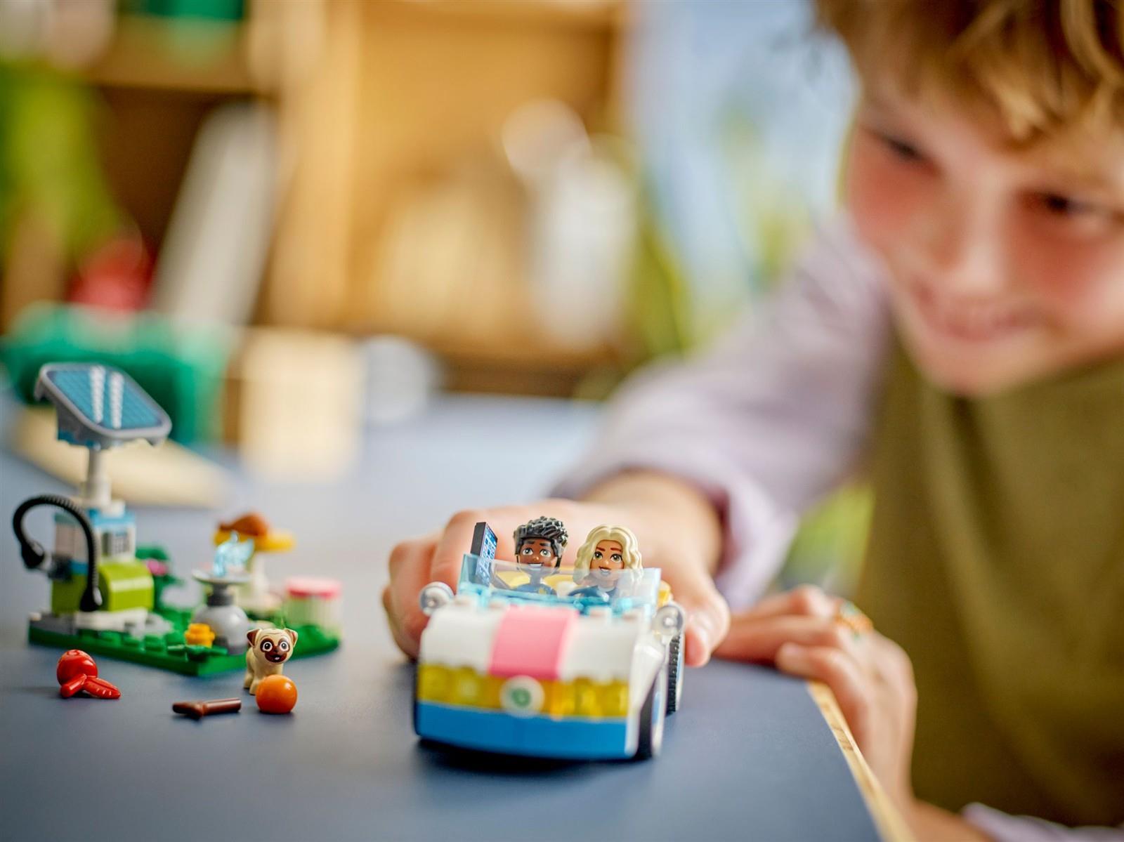 LEGO® Friends 42609 E-Auto mit Ladestation