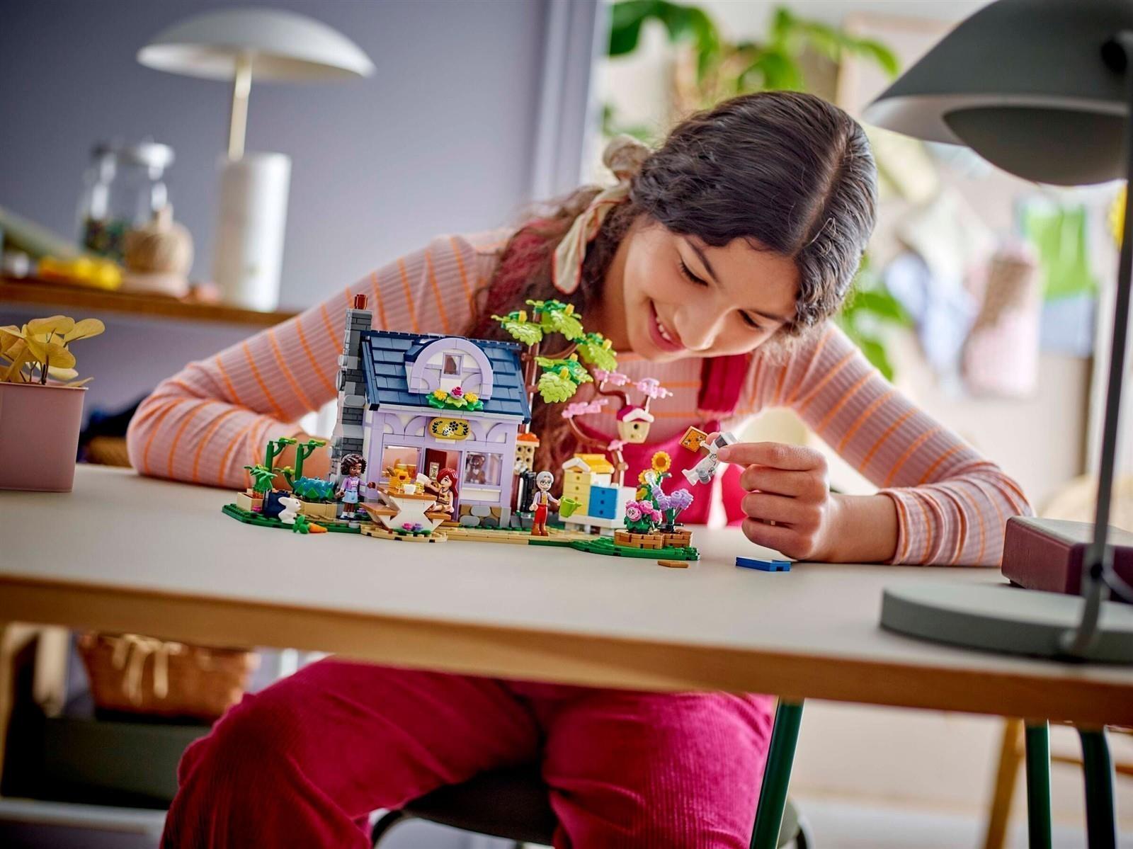LEGO® Friends 42669 Haus und Blumengarten der Imker