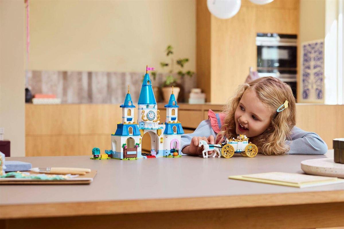 LEGO® Disney™ 43275 Cinderellas Schloss und Pferdekutsche