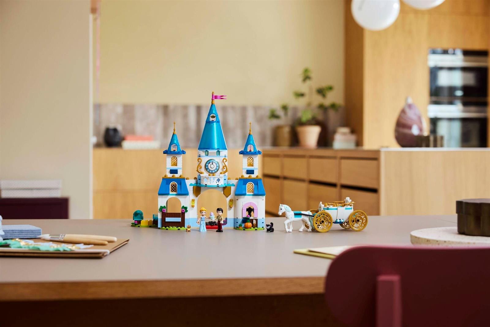 LEGO® Disney™ 43275 Cinderellas Schloss und Pferdekutsche