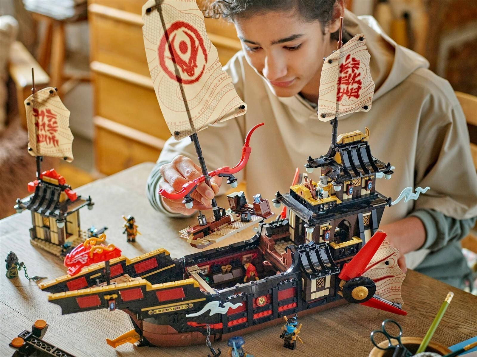 LEGO® NINJAGO® 71848 Der Tempel-Flugsegler