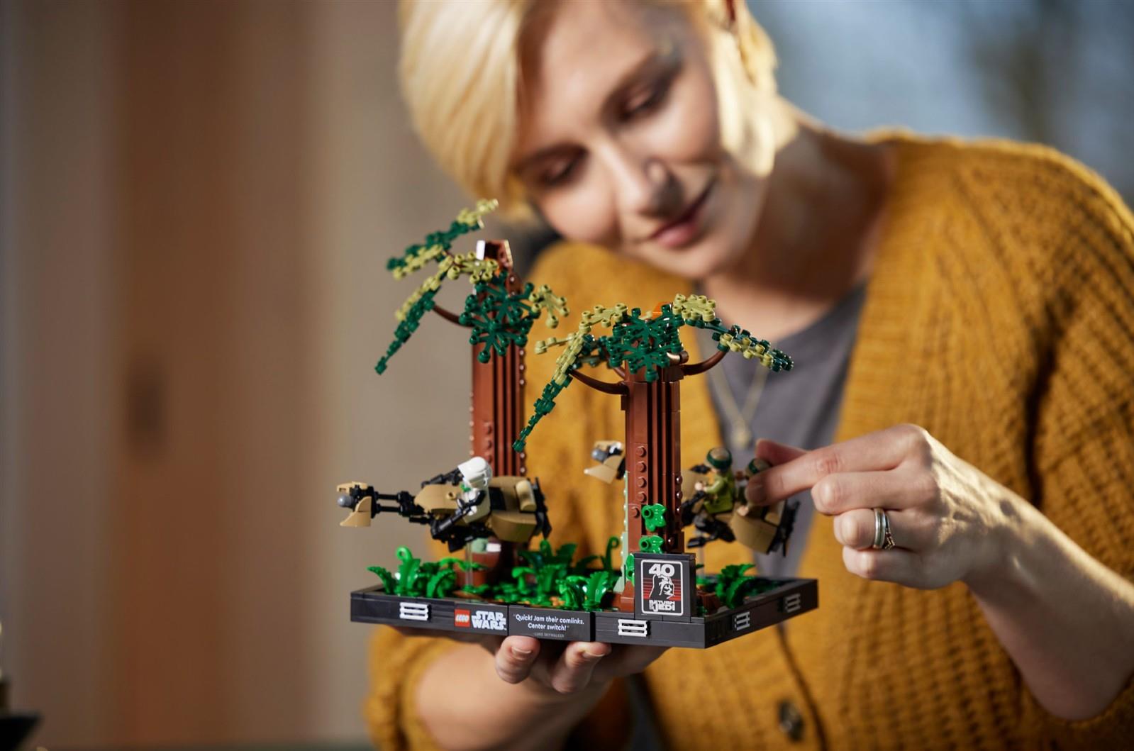 LEGO® Star Wars™ 75353 Verfolgungsjagd auf Endor™ – Diorama