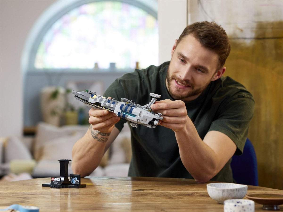 LEGO® Star Wars™ 75377 Invisible Hand™