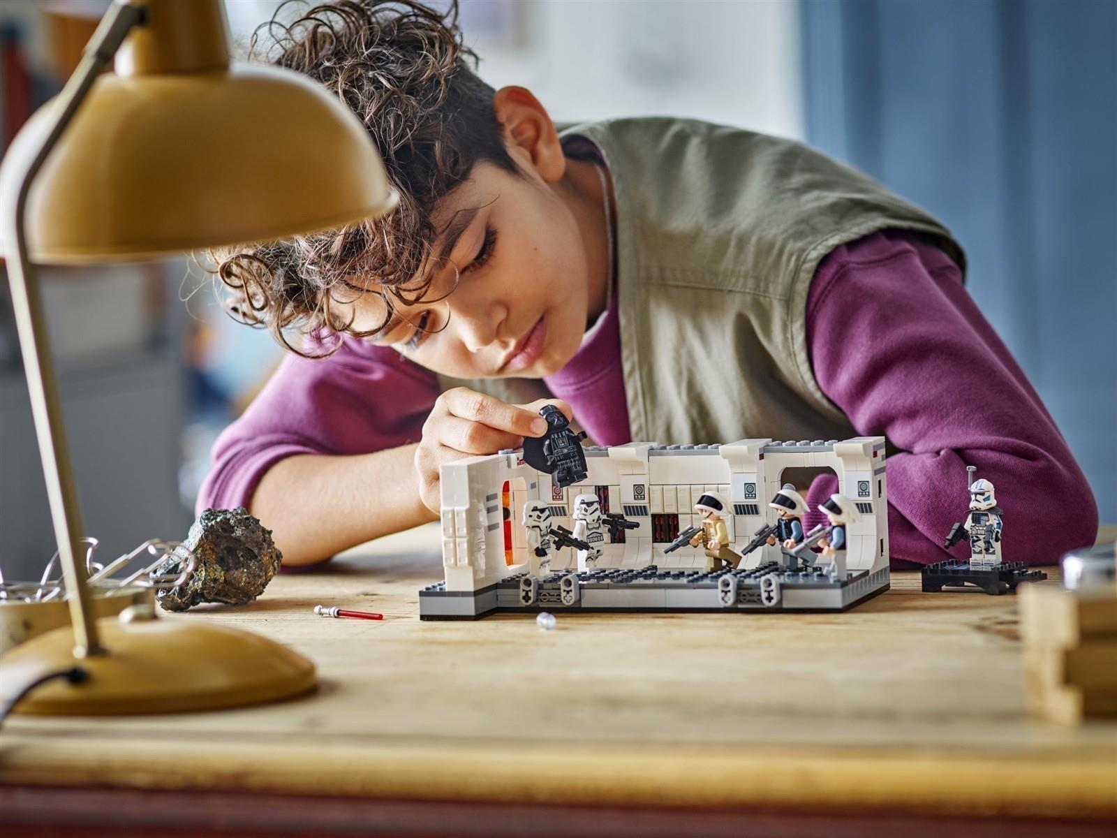 LEGO® Star Wars™ 75387 Das Entern der Tantive IV™