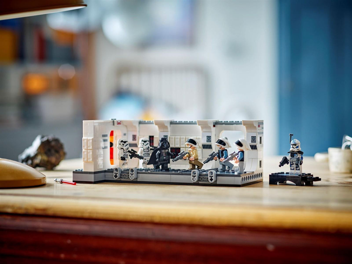 LEGO® Star Wars™ 75387 Das Entern der Tantive IV™