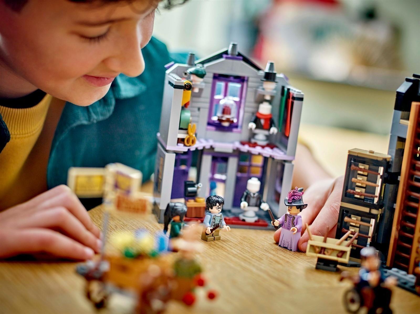 LEGO® Harry Potter™ 76439 Ollivanders™ & Madam Malkins Anzüge