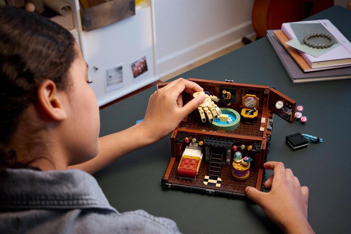 LEGO® Wednesday 76785 Die Wohnung des Eiskalten Händchens